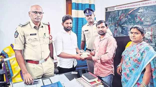 మెడికల్‌ షాపు యజమాని నిజాయితీ