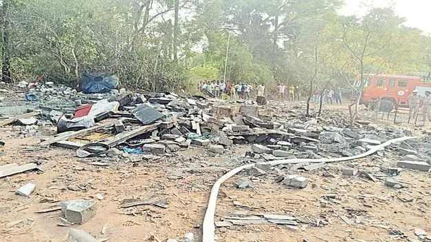 బాణసంచా గొడౌన్‌లో పేలుడు