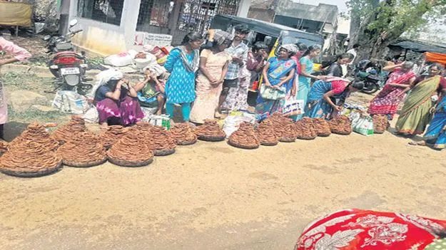 కోనాం సంతలో తగ్గిన చింతపండు ధర 