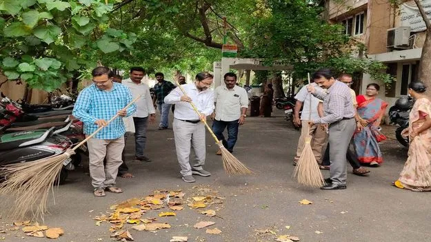 స్వచ్ఛాంధ్ర-స్వర్ణాంధ్రపై ప్రజలను చైతన్యవంతులను చేద్దాం