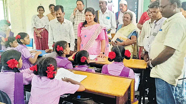 గురుకుల పాఠశాలలో ఆర్డీవో ఆకస్మిక తనిఖీ