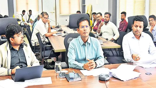 హైవే బాధితులకు నష్టపరిహారాన్ని సత్వరమే చెల్లించాలి