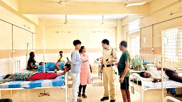  కల్తీ ఆహారం తిని పర్యాటకుల అస్వస్థత