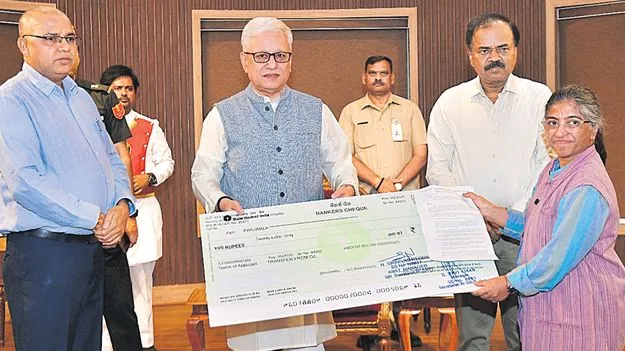 Governor: 4 సంస్థలకు రూ. 38.59లక్షల గ్రాంట్లు