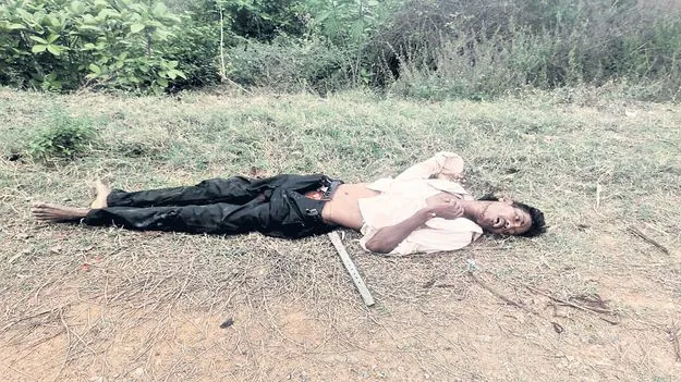 స్కూటీని ఢీకొన్న బొలేరో 