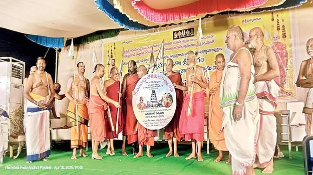 మహనీయుల సేవలు చిరస్మరణీయం