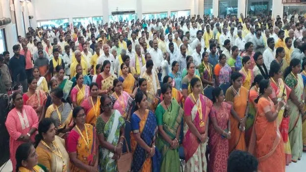 మినీ మహానాడుకు పోటెత్తిన టీడీపీ శ్రేణులు