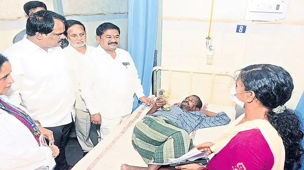 కేజీహెచ్‌లో ఇన్‌చార్జి మంత్రి తనిఖీలు
