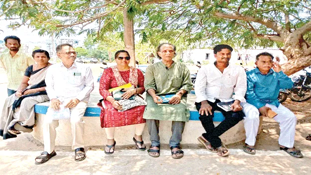   బాధిత కుటుంబానికి పరిహారం ఇవ్వండి 