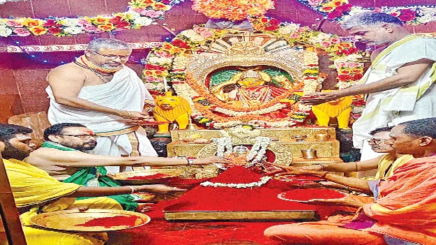  దాడితల్లికి లక్ష మంత్రాలతో కుంకుమార్చన