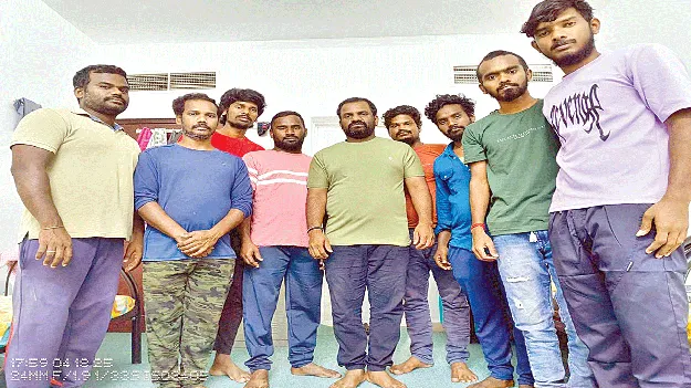 In Muscat: జీతాల్లేవ్‌.. తిండీ లేదు!