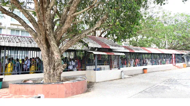 తిరుమలలో కొనసాగుతున్న రద్దీ