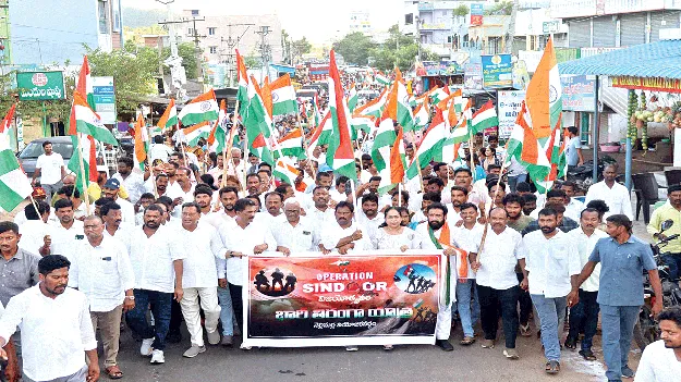 సైనికుల సేవలు ఎనలేనివి 