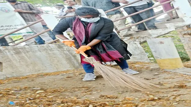 ప్లాస్టిక్‌ వాడకం తగ్గించండి : కలెక్టర్‌