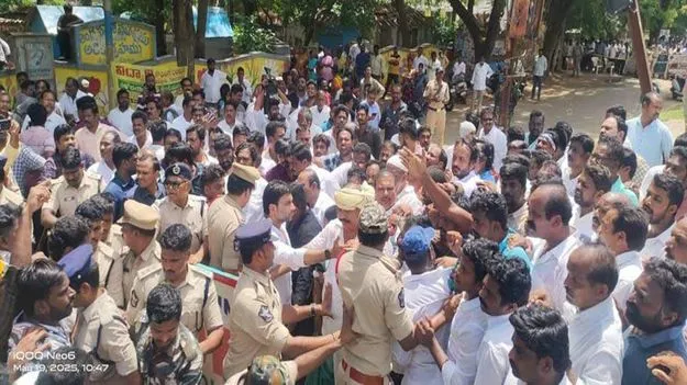 తిరువూరు మున్సిపల్‌ చైర్‌పర్సన్‌ ఎన్నిక.. నేటికి వాయిదా