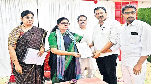 షర్మిల వ్యవహారశైలితో పార్టీ నిర్వీర్యం