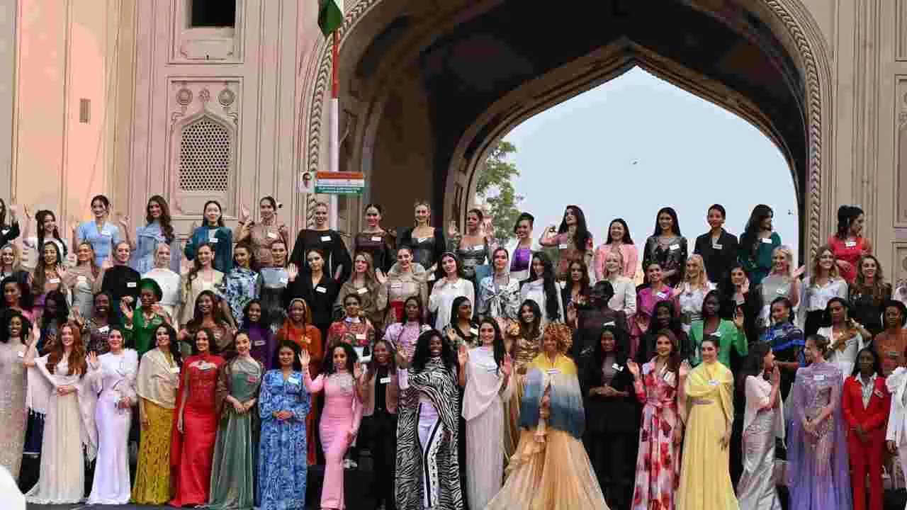 చార్మినార్ వద్ద ప్రపంచ అందాల భామల హెరిటేజ్ వాక్..