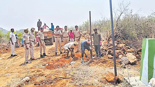 TGIIC: ఫార్మాసిటీ భూముల చుట్టూ ఇనుప కంచె