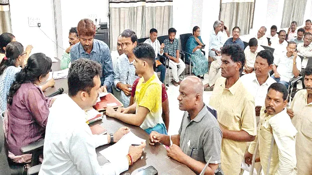 సమస్యలను త్వరితగతిన పరిష్కరించాలి