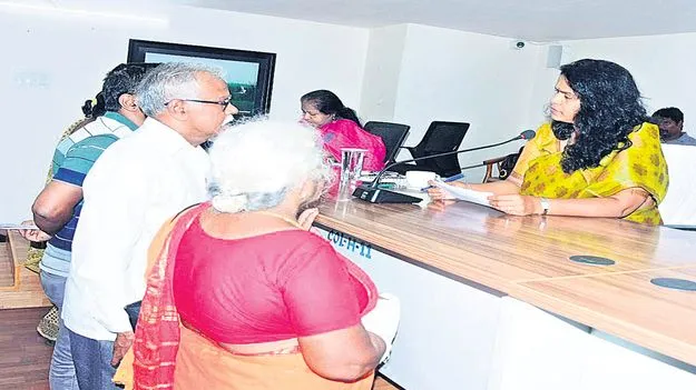 సమస్యల పరిష్కారంలో అర్జీదారులు సంతృప్తి చెందాలి