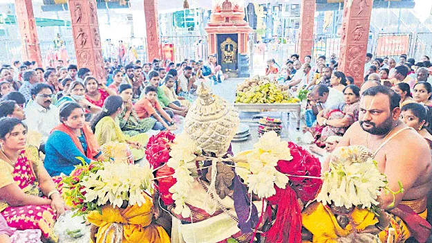 వాడపల్లి వెంకన్న ఆదాయం రూ.4.14 లక్షలు