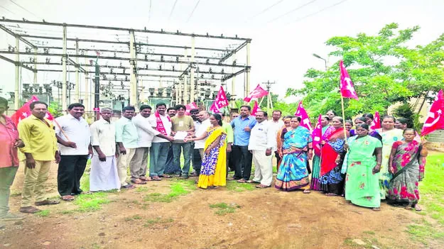 CPM: ప్రజల ప్రాణాలు పోతేగాని స్పందించరా..!