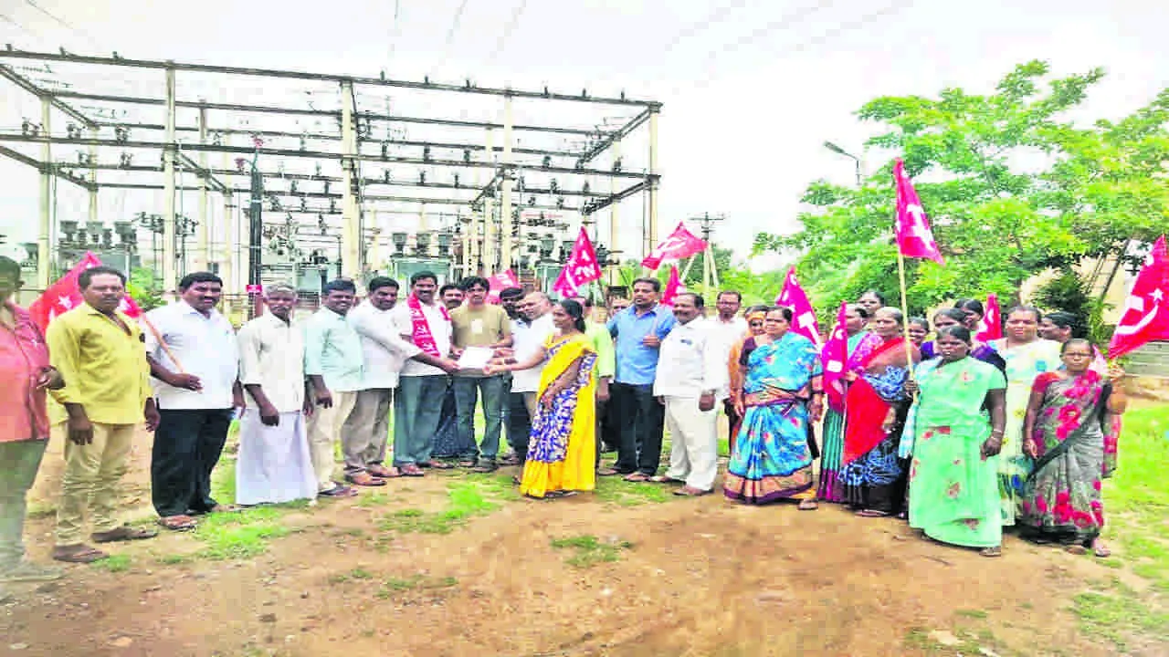 CPM: ప్రజల ప్రాణాలు పోతేగాని స్పందించరా..!
