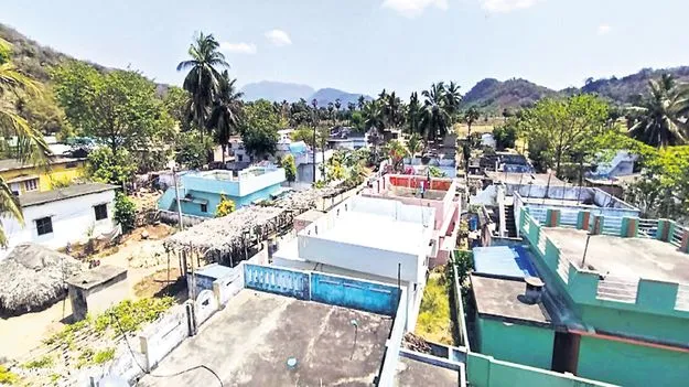 ప్రభుత్వ ఉద్యోగుల పుట్టినిల్లు.. తోటలూరు