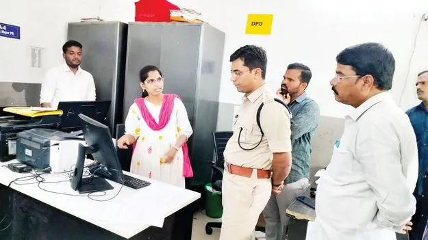 సర్వీస్‌ సమాచారాన్ని ఆన్‌లైన్‌లో నమోదు చేయాలి