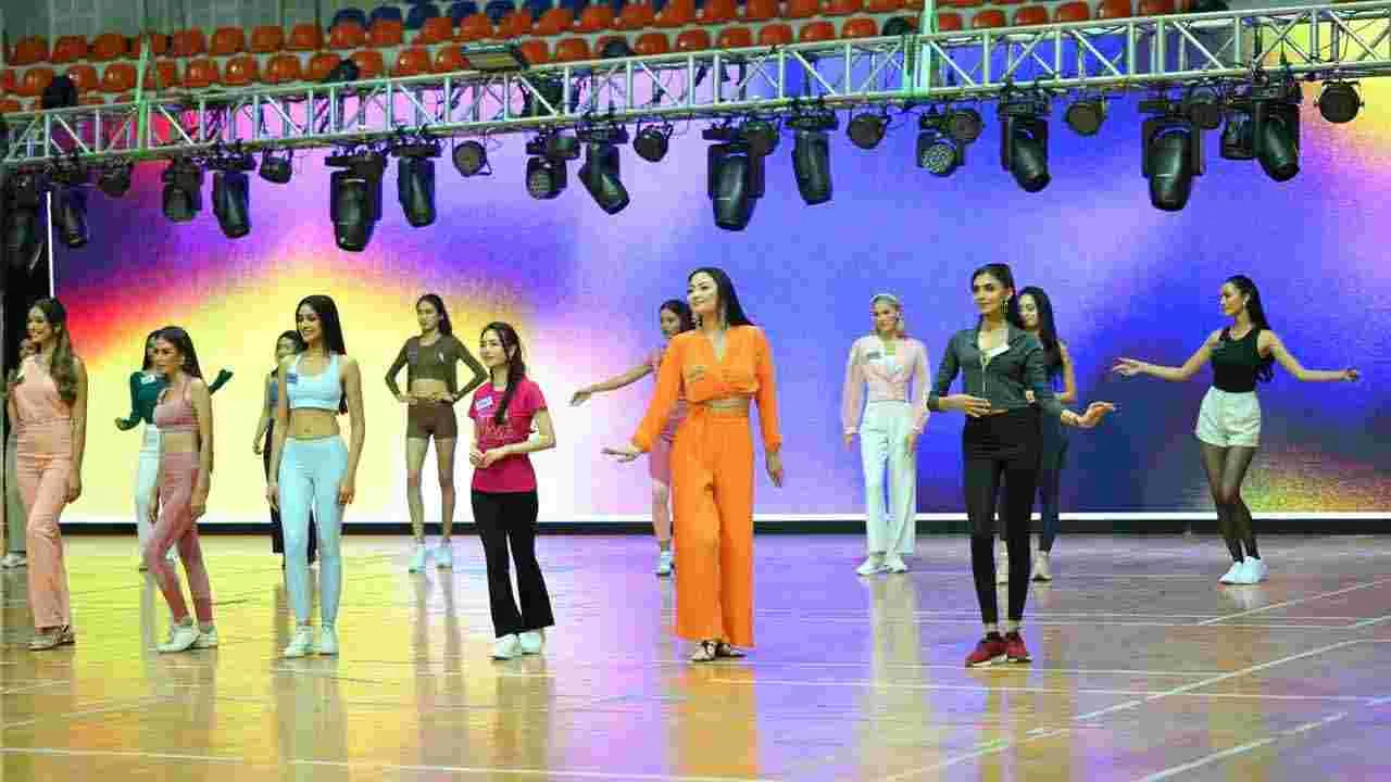  గ్రాండ్‍గా మిస్ వరల్డ్ పోటీలు.. ర్యాంప్‌ వాక్‌తో మెరిసిన అందాల భామలు..