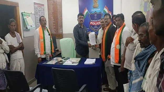 అటవీ శాఖ అధికారులపై చర్యలు తీసుకోవాలి 