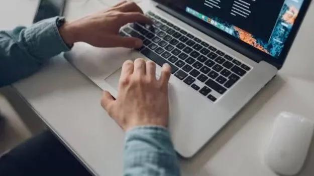 Techie Humiliated: 13 గంటల పాటు పని చేసిన యువ టెకీకి ఘోర అవమానం