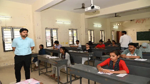 ప్రశాంతంగా ముగిసిన నీట్‌ 