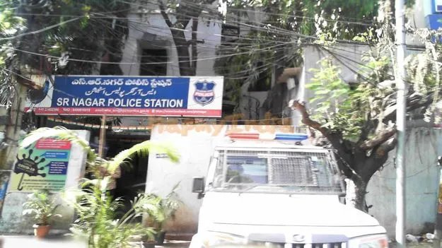 Hyderabad Womans Theft Case: మహిళకు షాకిచ్చిన స్నేహితురాలు.. బాయ్ఫ్రెండ్తో కలిసి పర్సు చోరీ
