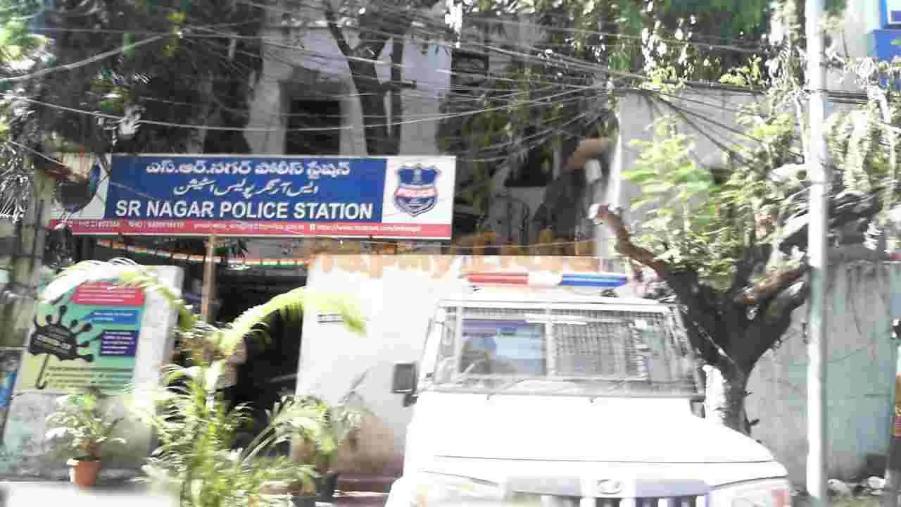 Hyderabad Womans Theft Case: మహిళకు షాకిచ్చిన స్నేహితురాలు.. బాయ్‌ఫ్రెండ్‌తో కలిసి పర్సు చోరీ