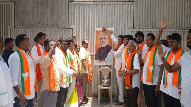 మోదీచిత్రపటాన్ని దహనం చేయడం హేయమైన చర్య