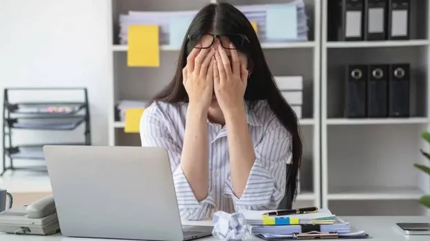 Teacher Resigns Over AI: చాట్‌జీపీటీతో హోమ్ వర్క్ చేస్తున్న విద్యార్థులు.. విరక్తి పుట్టి టీచర్ రాజీనామా..