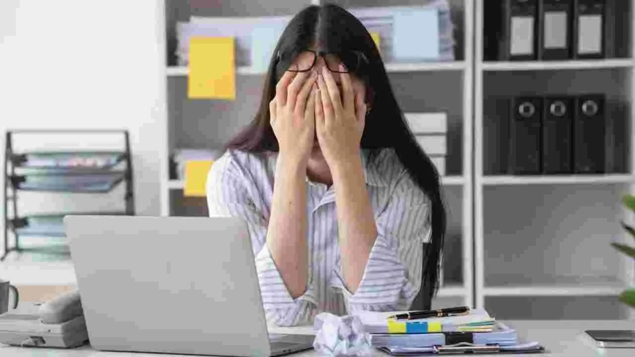 Teacher Resigns Over AI: చాట్‌జీపీటీతో హోమ్ వర్క్ చేస్తున్న విద్యార్థులు.. విరక్తి పుట్టి టీచర్ రాజీనామా..