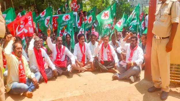 హామీలు అమలు చేయకుండా మోసం చేస్తున్న కాంగ్రెస్