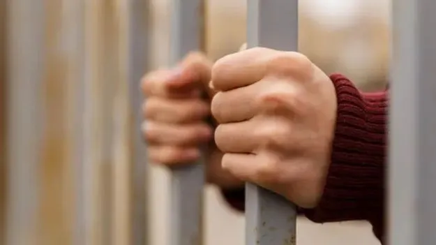 Teen Kills Grandmother: టీనేజర్ ఘాతుకం.. స్కూల్ ఫీజు అడిగితే ఇవ్వలేదని బామ్మను రాత్రి వేళ..