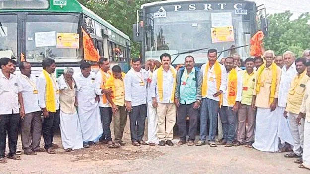 మహానాడుకు తరలిన తమ్ముళ్లు