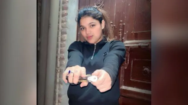 Delhi Lady Don: ఢిల్లీలో లేడీ డాన్ కలకలం.. ఇళ్లను విడిచిపారిపోతున్న స్థానికులు 