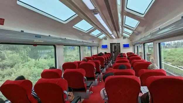 UP Vistadome Jungle Safari Train: రైల్లో సఫారీ జర్నీ.. తొలి విస్టాడోమ్ రైలు సర్వీసును ప్రారంభించిన యూపీ ప్రభుత్వం