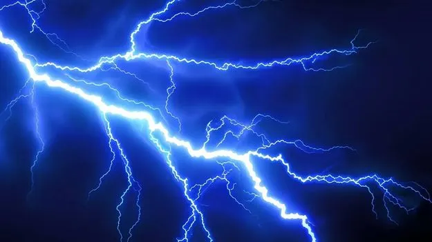 Lightning Strike: పిడుగు పడి ఫోన్ పేలడంతో యువకుడి దుర్మరణం