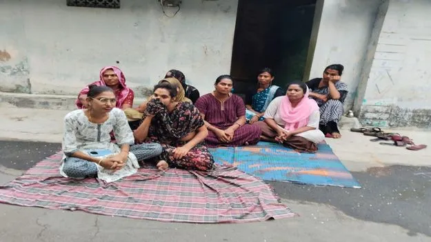 ట్రాన్స్‌జెండర్‌కు యువకుడి వేధింపులు