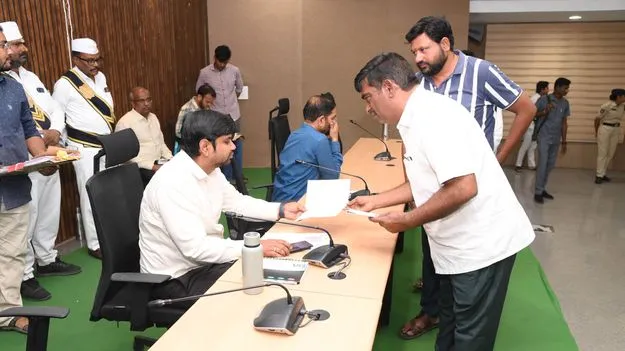 సమస్యలను త్వరగా పరిష్కరించాలి 