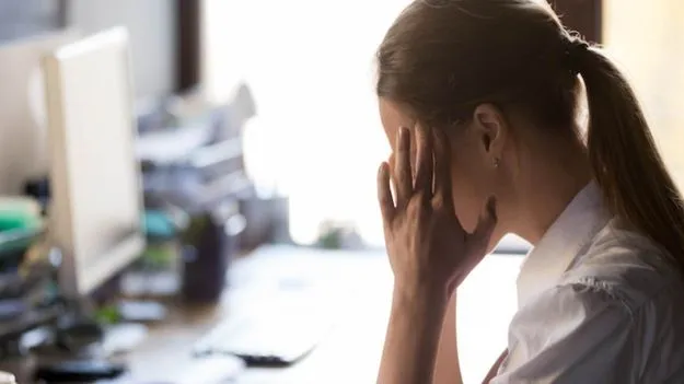 Toxic Work Culture: మేనేజర్ తీరుకు యువతి షాక్.. సెలవు రోజున డ్యూటీకి రాలేదని.. 