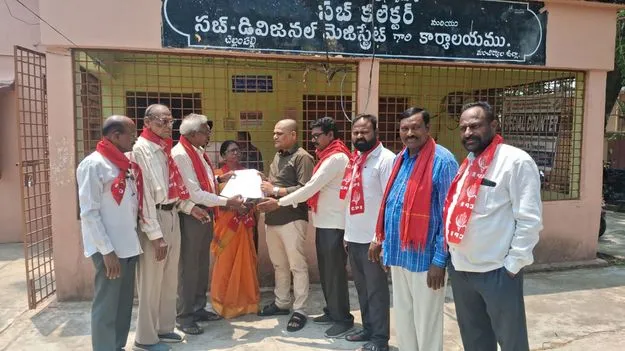 పట్టణ ప్రజల సమస్యలు పరిష్కరించాలి