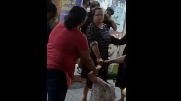 Noida Woman Fight: మహిళల మధ్య వాట్సాప్లో పంచాయితీ.. మరుసటి రోజు ఒకరికొకరు ఎదురుపడి