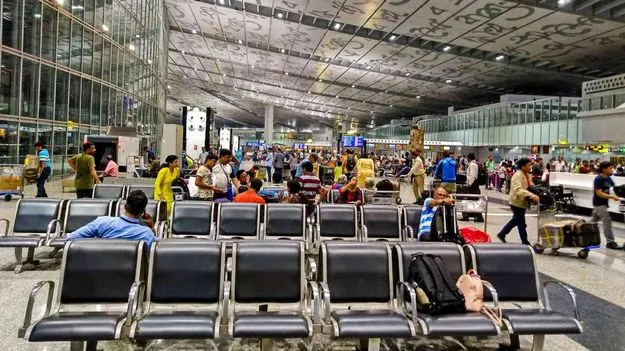 Kolkata Airport on High Alert: బాంబు బెదిరింపు కాల్.. కోల్‌కతా ఎయిర్‌పోర్టులో హైఅలర్ట్